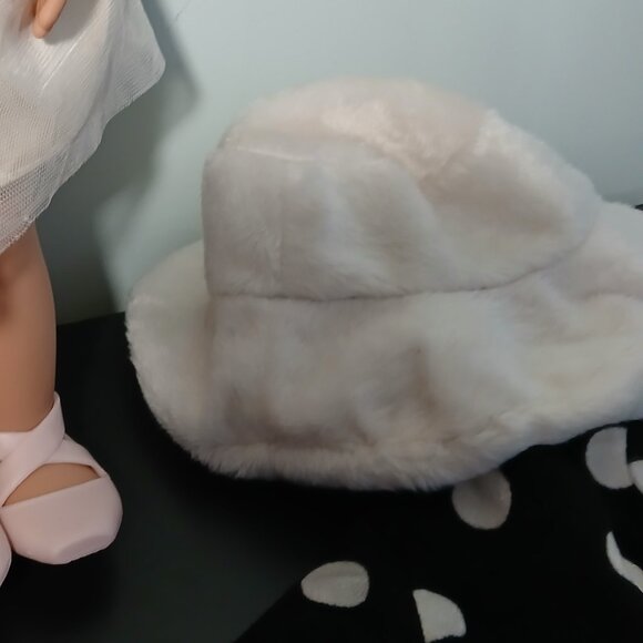 Out Generation 18 inch doll with accessories - Picture 6 of 8